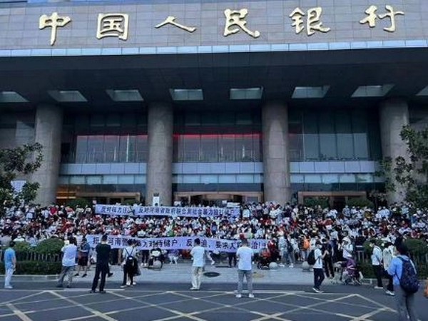 China crushes protest by bank depositors demanding their life savings back (Photo Credit: Twitter)