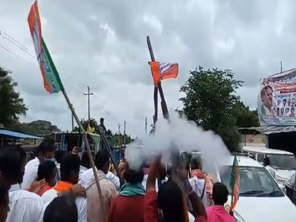 A visual of gun firing by followers of the political leaders at Jan Ashirwad Yatra.