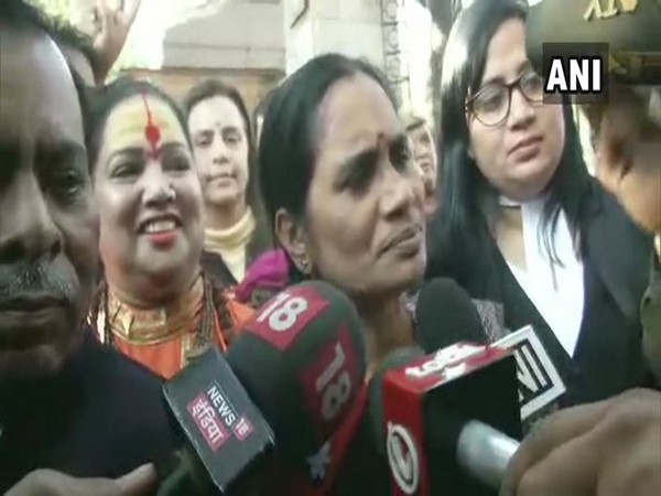 Asha Devi, mother of 2012 Delhi gang-rape victim speaks to reporters outside Patiala House court. Photo/ANI