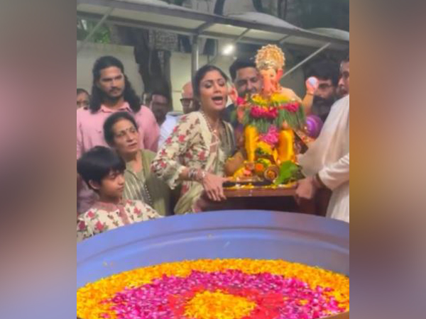 Shilpa Shetty at Ganpati Visarjan (Image  source: Instagram)