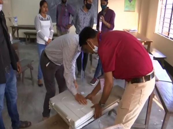 Polling personnel of the Kamrup district submitting EVMs and VVPATs at the strong room set up at Amingaon. (ANI/photo)