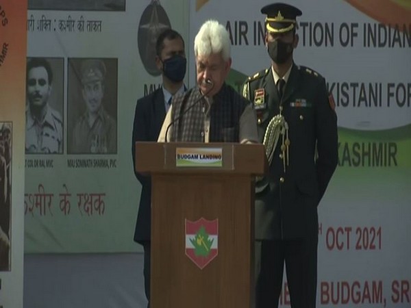 J-K LG Manoj Sinha at Technical Airport Budgam (Photo/ANI)