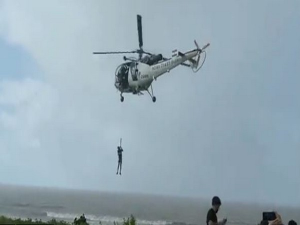 Visual of the recuse (Photo/Twitter: @IndiaCoastGuard)