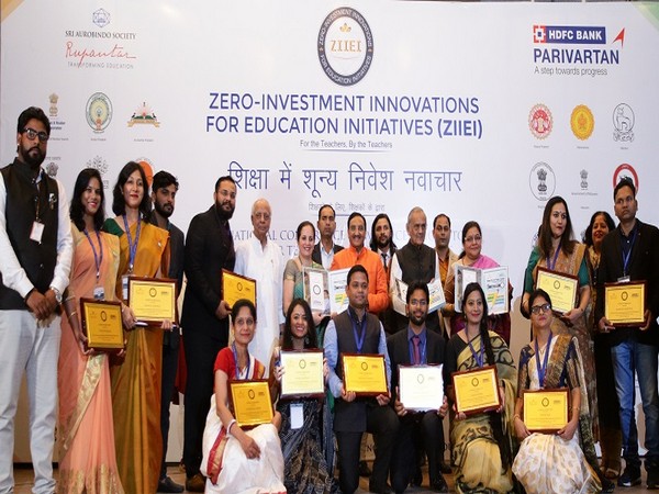 (L-R): Vijay Poddar, Member Executive, SAS; Ashima Bhat, Group Head, HDFC Bank; Ramesh Pokhriyal 'Nishank' Minister, MHRD; Pradeep Narang, Chairman, SAS; Satbir Bedi, Chairperson, NCTE. 