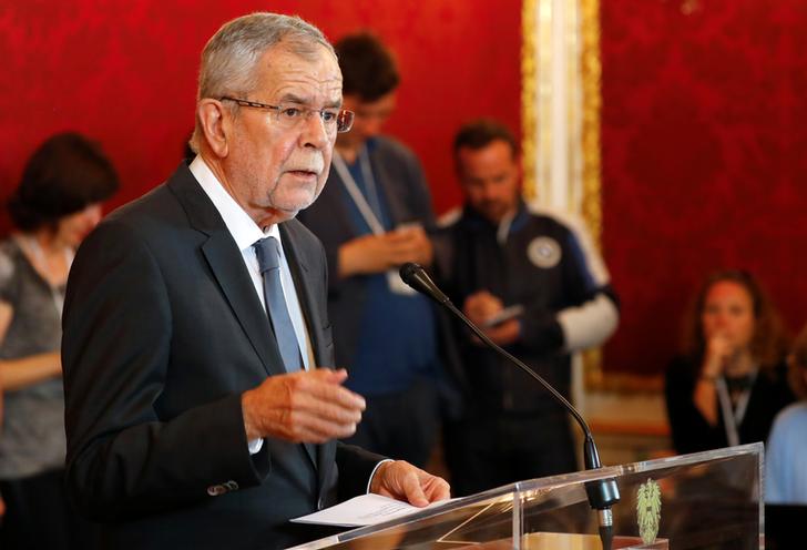 Austrian President Alexander Van der Bellen addressing the media on May 18 (Photo/Reuters)