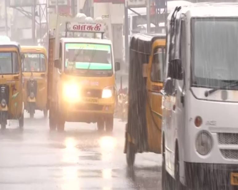 Chennai receives moderate rainfall on Wednesday morning [Photo/ANI]