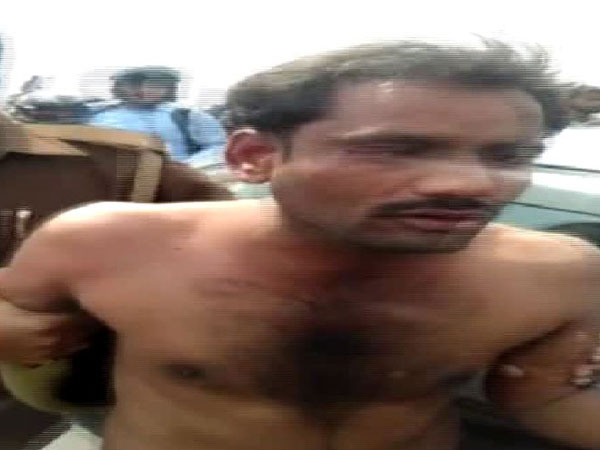 auto driver was thrashed brutally by the mob in Lucknow