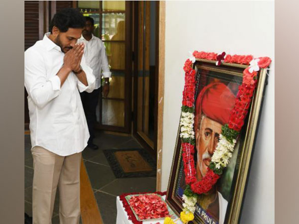 Visual of Andhra Pradesh Chief Minister YS Jagan Mohan Reddy paying tribute (Photo/ANI)