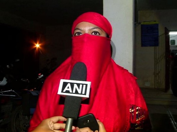 Ayesha Siddiqui claims her husband living in Dubai gave her triple talaq through Whatsaap. Photo/ANI