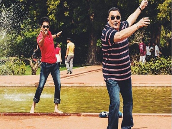 Actor Ayushmann Khurrana with late actor Rishi Kapoor in a still from film 'Bewakoofiyan' (Image Source: Instagram)