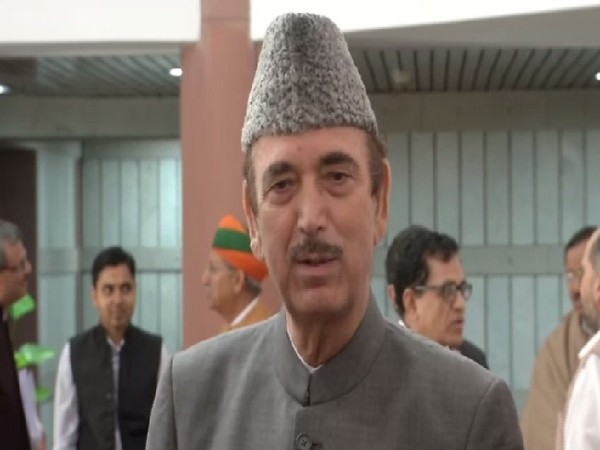 Congress leader Ghulam nabi Azad speaking to media in New Delhi on Sunday. 