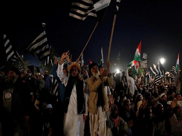 Supporters of Jamiat Ulema-i-Islam-Fazl gathered in Islamabad on Wednesday