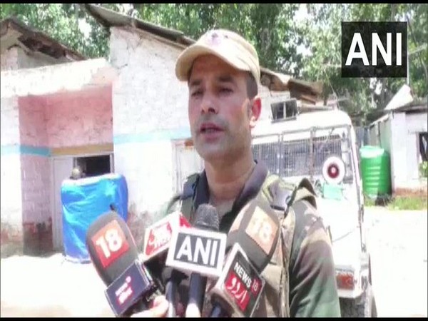 Azim Khan, SHO Sopore speaking to media on Wednesday. (Photo/ANI)