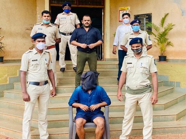 Pernem Police with the accused (Photo/ANI)