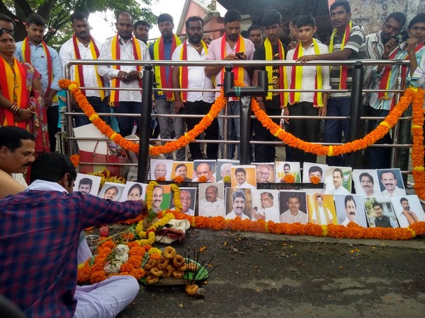 Pro-Kannada activists demonstrated funeral of 25 BJP MPs in Bengaluru on Saturday. Photo/ANI