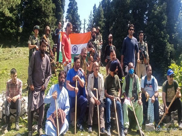 Jawan and Awaam trekking team (Photo/ANI)