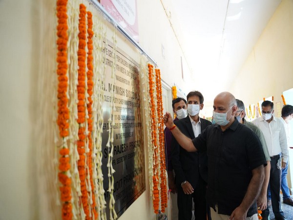 Delhi Deputy CM Manish Sisodia inaugurating the resource center in RK Puram. (Photos/ANI)