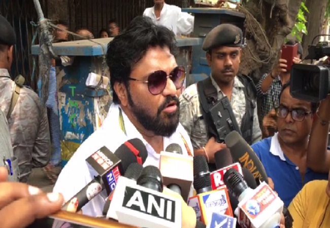 Union minister Babul Supriyo speaking to media in Kolkata, West Bengal on Sunday Photo/ANI.