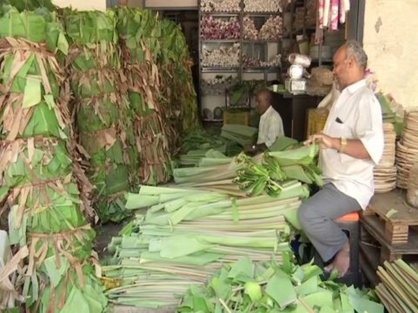 A banana leaf vendor in Bengaluru, Karnataka. Photo/ANI