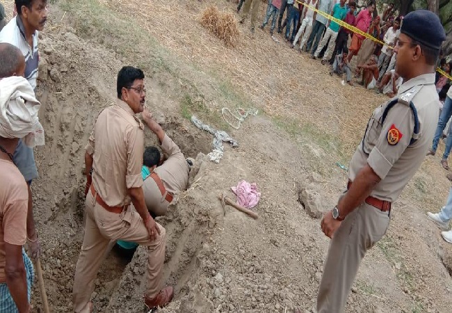 The UP police rescues a girl child after she fell inside a borewell in Banda on Tuesday Photo/ANI