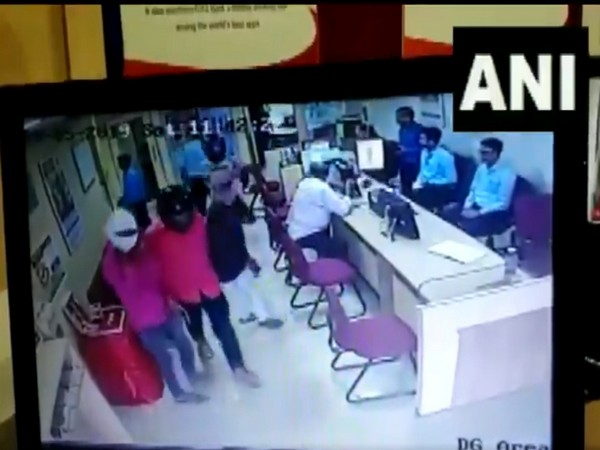 The entire incident was caught on CCTV camera. Photo/ANI