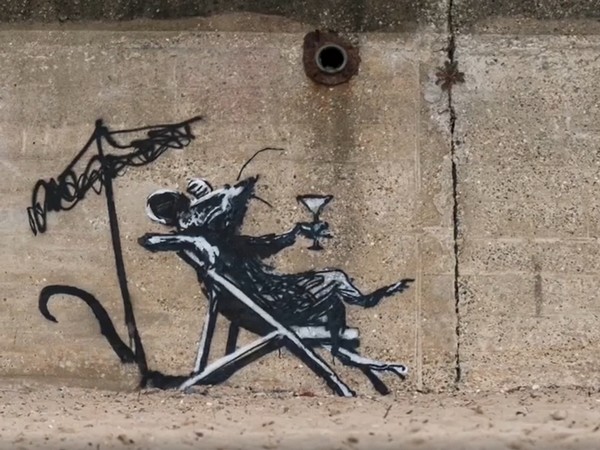 Banksy's latest art near a UK beach (Source: Banksy Instagram)