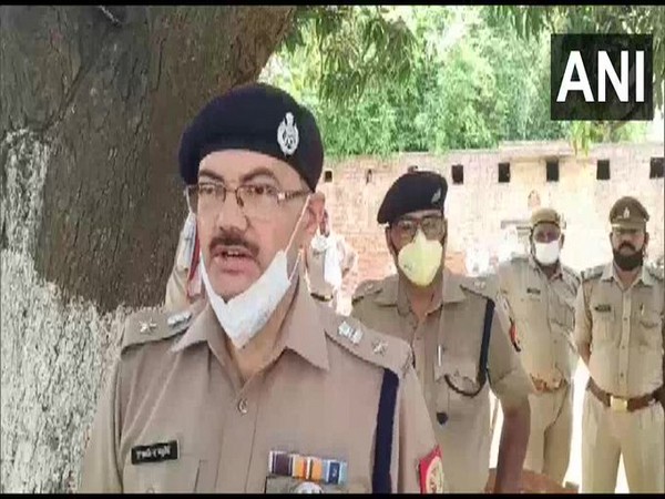 SP Barabanki, Arvind Chaturvedi speaking to reporters. 