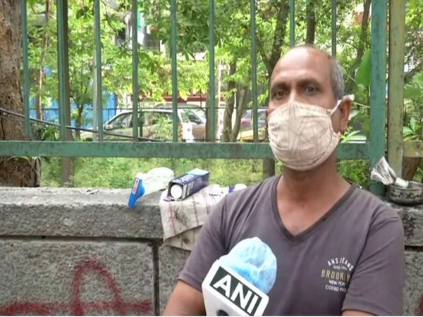 Shiv Kumar, owner of the roadside barbershop in Mandawali, speaking to ANI.         Photo/ANI