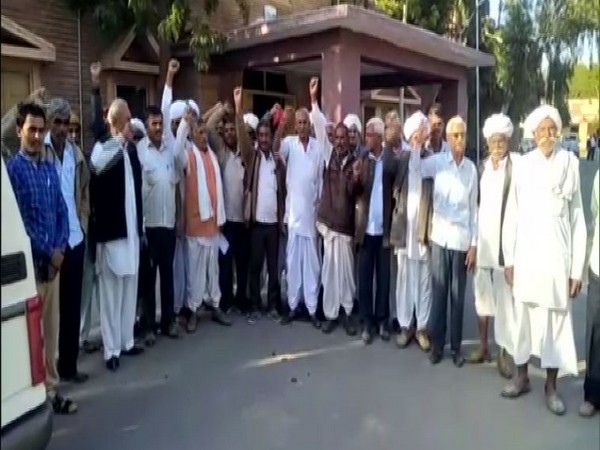 Farmers protesting in Gudamalani of Rajasthan's Barmer district on Wednesday. Photo/ANI 