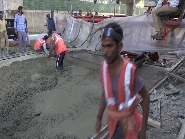 Roads being constructed using rigid concrete pavements (RCP) technique in Srinagar (Photo/ANI)