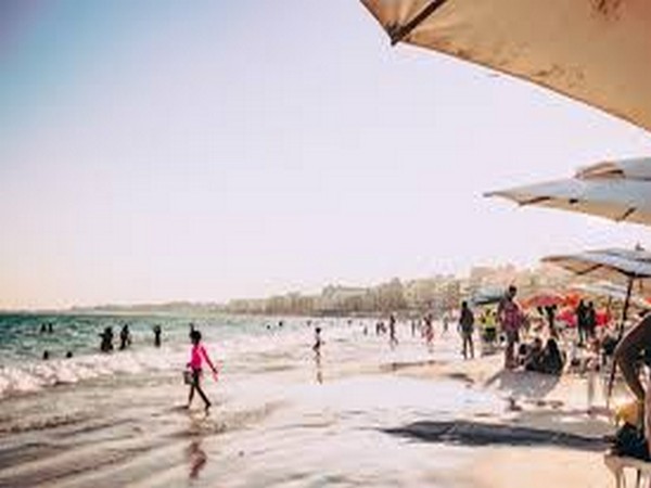 Americans get back to the beaches as cities lift COVID restrictions 