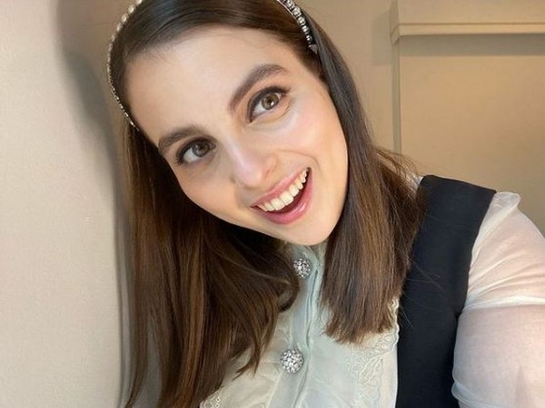 Beanie Feldstein (Image source: Instagram)