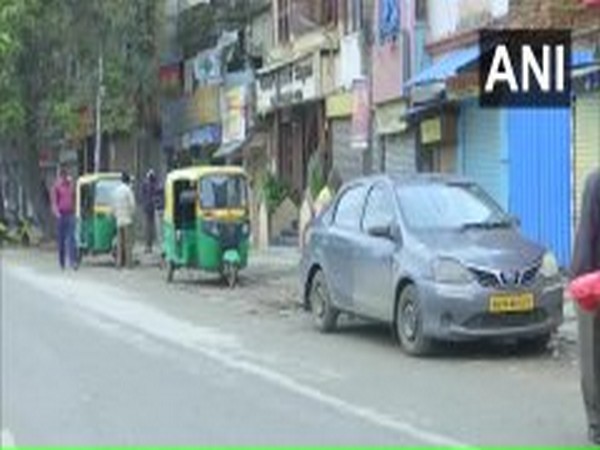 A deserted road in Bengaluru on Saturday. (Photo/ANI) 