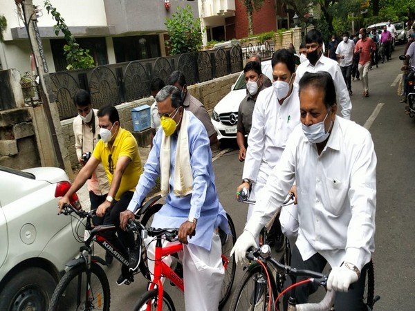 Former Karnataka Chief Minister Siddaramaiah along with Congress leaders rode a bicycle from his residence to Minsk Square in Bengaluru on Monday. (Photo/ANI)