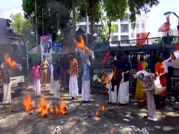 Visaual of ABVP workers burning effigies of State Ministers at Kerala Secretariat