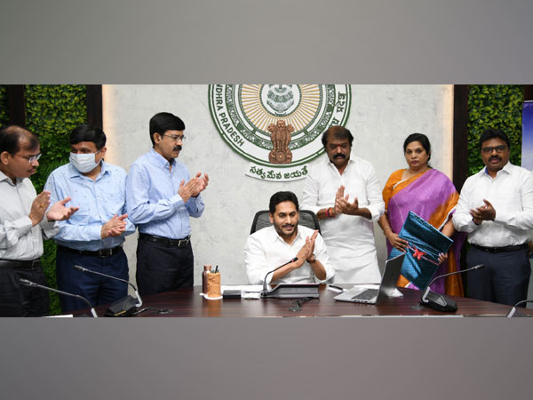 Andhra Pradesh Chief Minister YS Jagan Mohan Reddy (centre)(Photo/Twitter)