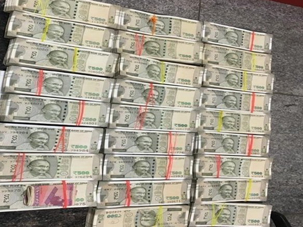 AIU customs seizes Rs.13,37,000 from passenger at Kozhikode International Airport. (Photo/ANI)