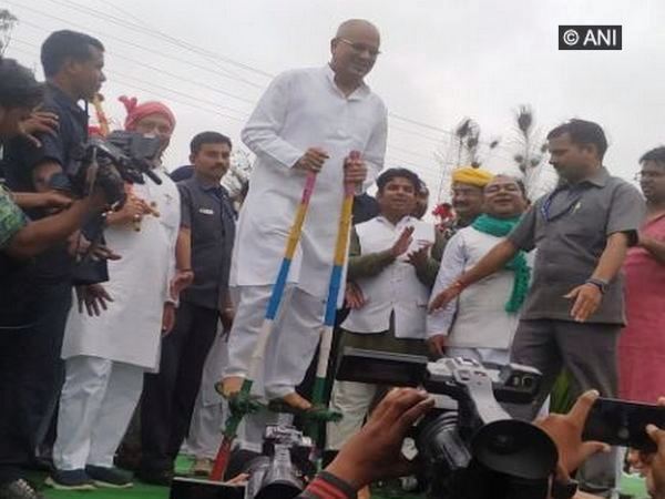 Chief Minister Bhupesh Baghel climbing the traditional sticks in the Hareli Festival in Raipur in Chhattigarh on Thursday. Photo/ANI
