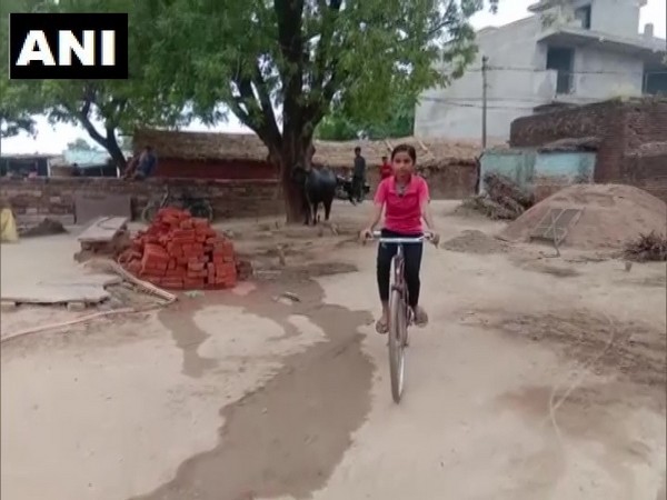 Roshni used to cycle for 24 kilometres on a daily basis just to attend school. (Photo/ANI)