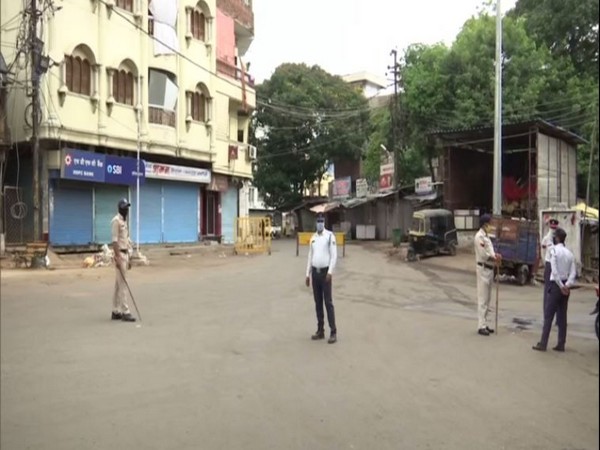 Bhopal on Sunday observed complete lockdown (Photo/ANI)