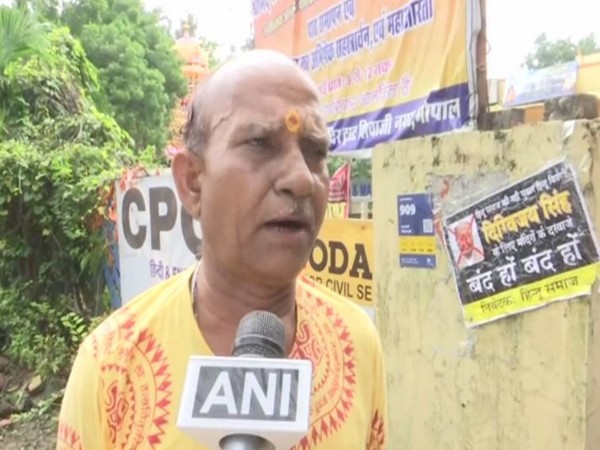 Pandit Mohan Dubey, priest of Parushram Temple talking to ANI on Thursday in Bhopal 