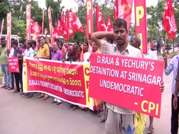 CPI workers protested in Bhubaneswar on Sunday against Sitaram Yechury and D Raja's detention. Photo/ANI