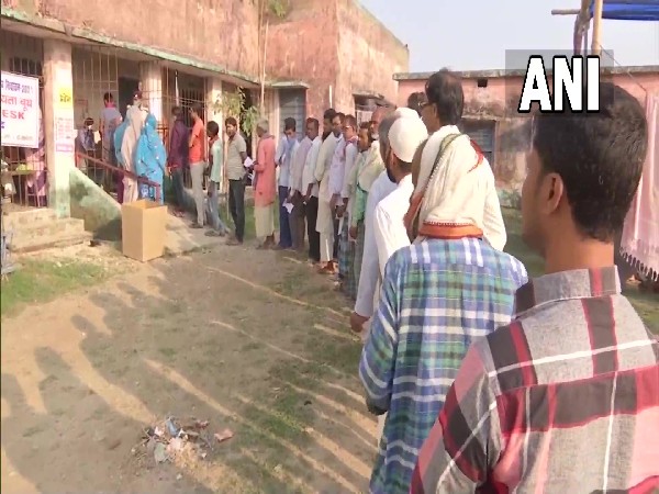 Voting underway in Darbhanga's Kusheshwar Asthan. (Photo/ ANI)