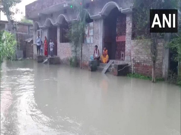The villagers continue to suffer days after the waters from Burhi Gandak river caused a flood situation in parts of Bihar. (Photo/ANI)