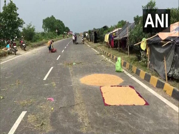 People were forced to set up camps at NH-27 after their homes got partially submerged in floodwaters. (Photo/ANI)