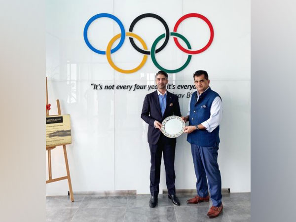 Abhinav Bindra with NITI Aayog CEO Amitabh Kant (Photo/Abhinav Bindra Twitter)