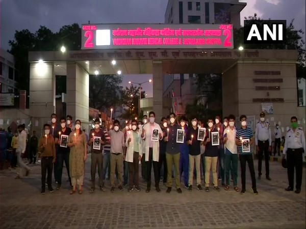 Safdarjung resident doctors holding a candle march on Sunday in support of junior doctors of Madhya Pradesh (ANI).