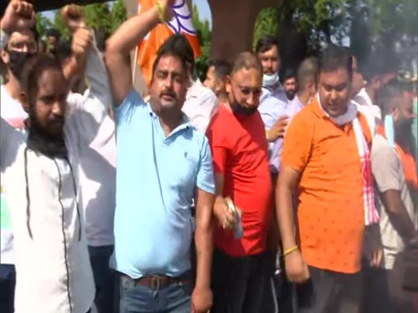 BJYM workers shouted slogans against Pakistan during their protest.