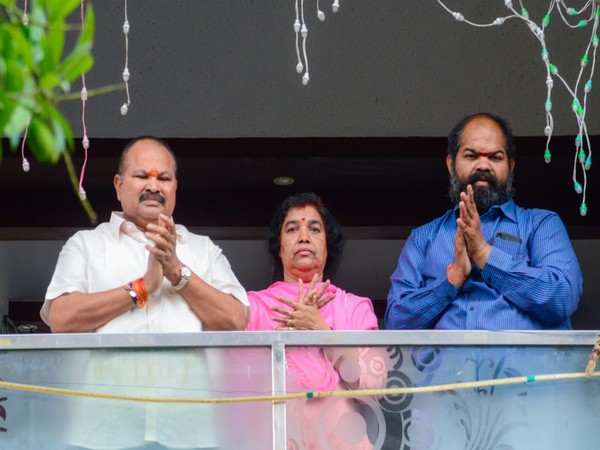 BJP Andhra Pradesh president Kanna Lakshmi Narayana  expressing gratitude to those providing essential services. Photo/ANI
