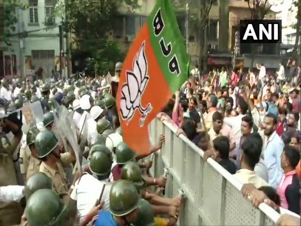 BJP workers protesting against the state government over Dengue menace on Wednesday [Photo/ANI]